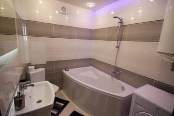 Фото номера Апартаменты с 1 спальней Апартаменты Day&amp;Night Apartment г. Мариуполь 14