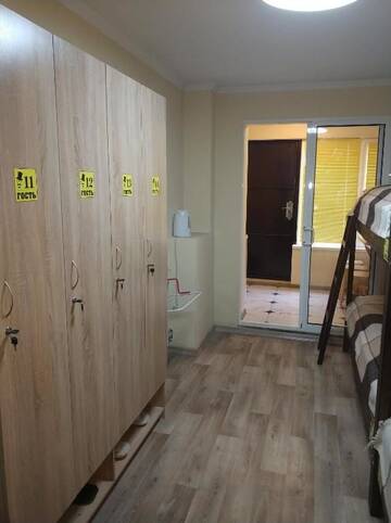 Фото номера Кровать в общем 4-местном номере для мужчин и женщин Хостелы Mr. HOSTEL г. Мариуполь 13