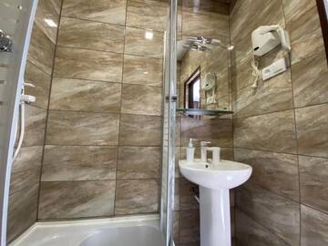 Фото номера Стандартный двухместный номер с 2 отдельными кроватями Отель Гостиница 1-я Слободка 111 г. Мариуполь 12